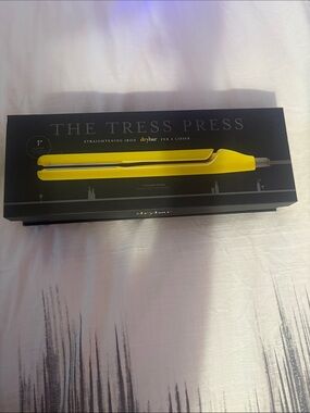 Drybar Yellow The Tress Press 1" Straightening Iron